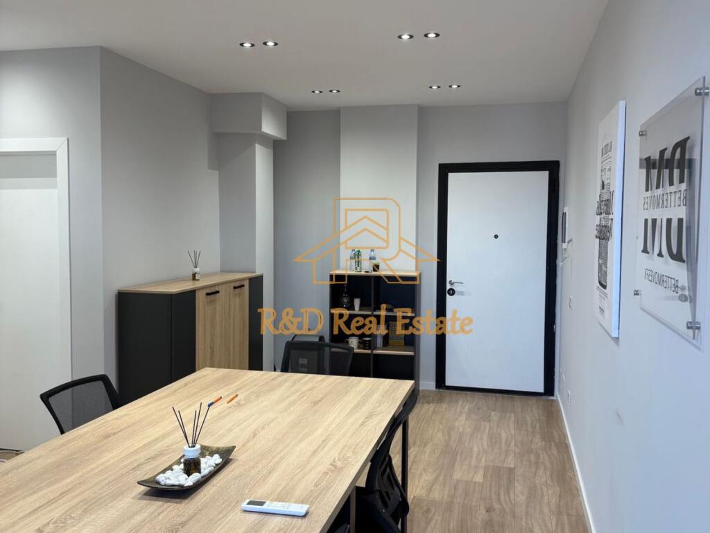🏢 Jepet me qira ambient 1+1 – Rruga Mine Peza, pranë Prokurorisë së Tiranës