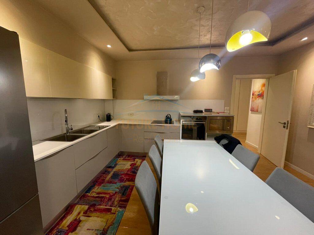 Qera, Apartament 2+1+2, Kristal Center, Komuna e Parisit, Tirane
