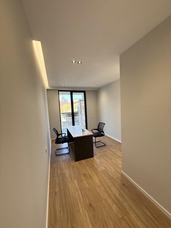 Affittiamo ufficio 69 m2 Via Mine Peza, Centro
