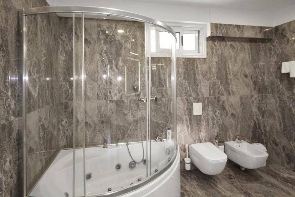 SHITET HOTEL 330 M2 9-KATESHET 2.000.000 EURO
