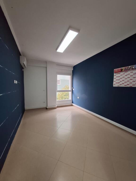 APPARTAMENTO 2+1 IN AFFITTO PER UFFICI - DI FRONTE AL PARLAMENTO. 800 euro