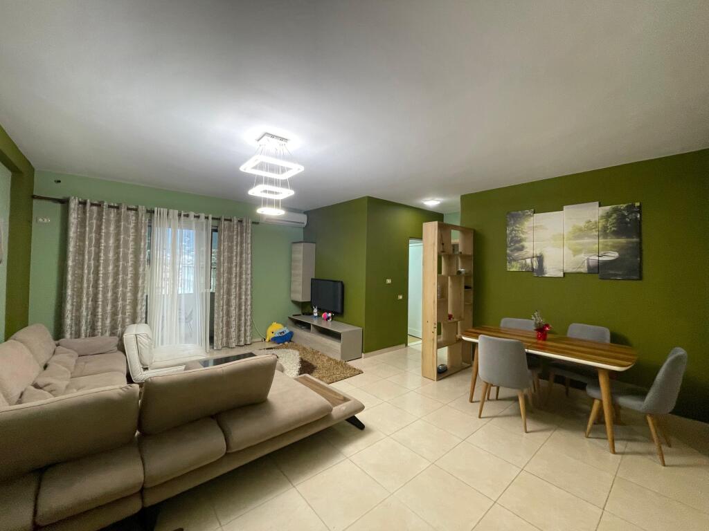 Apartment 2+1, Ali Dem!