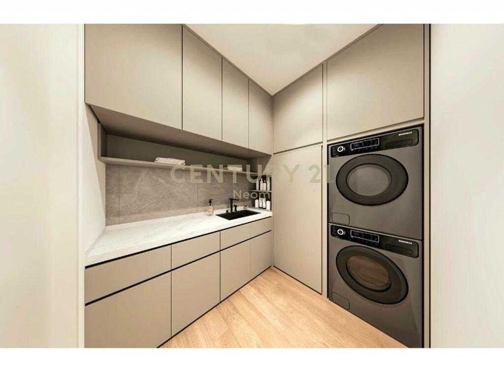 Apartment 3+1+2 with Private Yard for Sale – Dry Lake