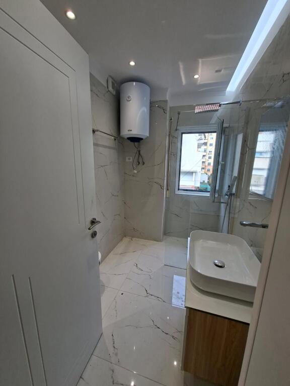 M. SHYRI  APPARTAMENTO 2+1+POSTO AUTO IN AFFITTO   1.000 EURO