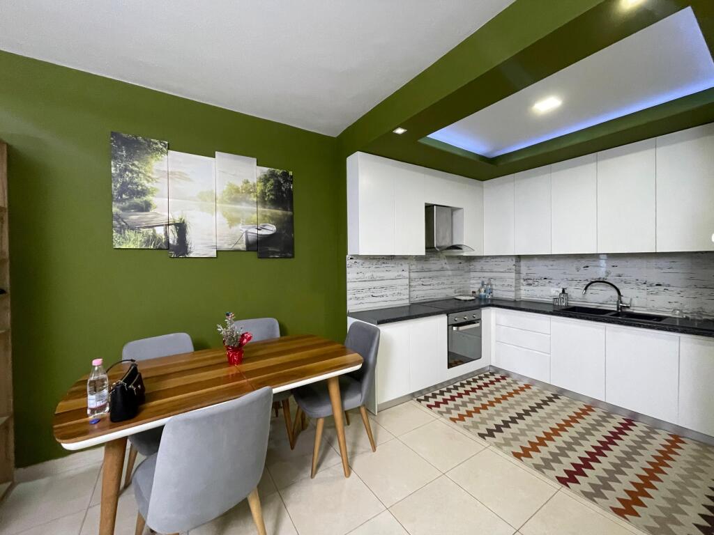 Apartment 2+1, Ali Dem!