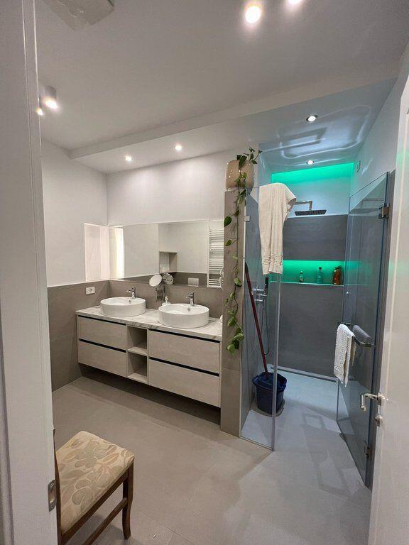 Jepet me qira apartament 1+1 luksoz në Komunën e Parisit, pranë Kompleksit Dinamo