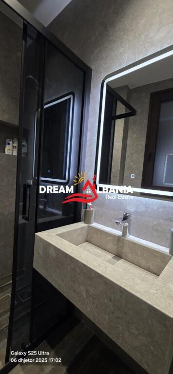 Duplex e 2 posti auto in affitto in via Barrikadave vicino al Centro a Tirana (ID 42211370)