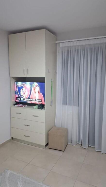 Monolocale in affitto – 21 Dhjetori (dietro l'Hotel Mondial)!!!