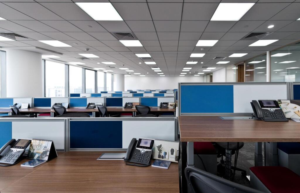 UFFICIO IN AFFITTO 396 M2 BLOK 5.000 EURO