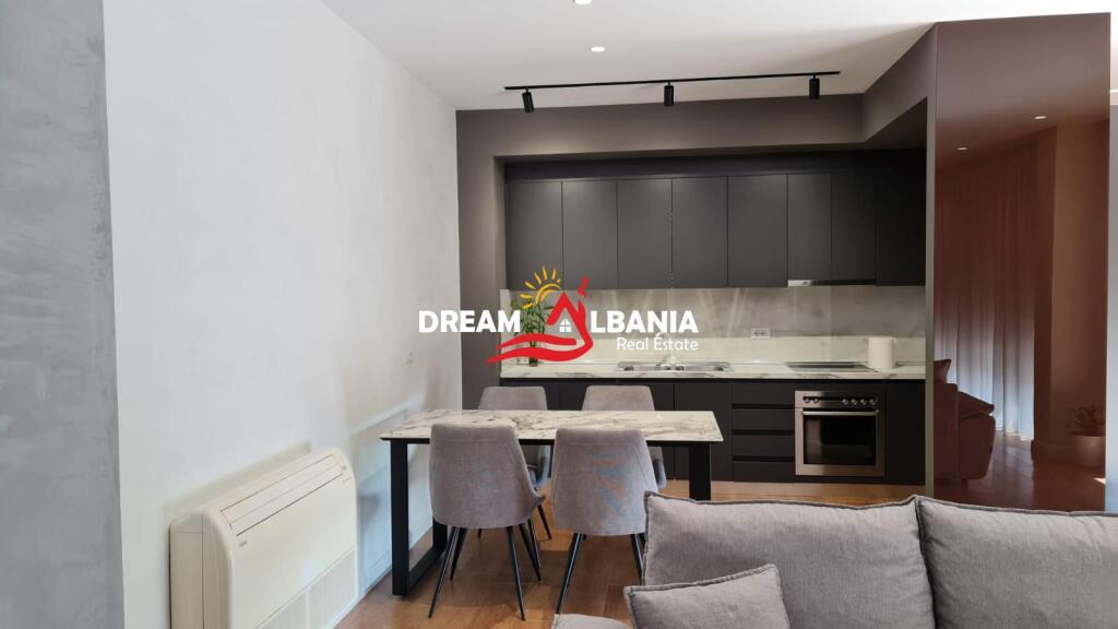 Duplex e 2 posti auto in affitto in via Barrikadave vicino al Centro a Tirana (ID 42211370)