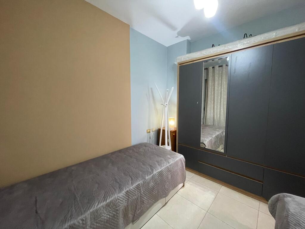 Apartment 2+1, Ali Dem!