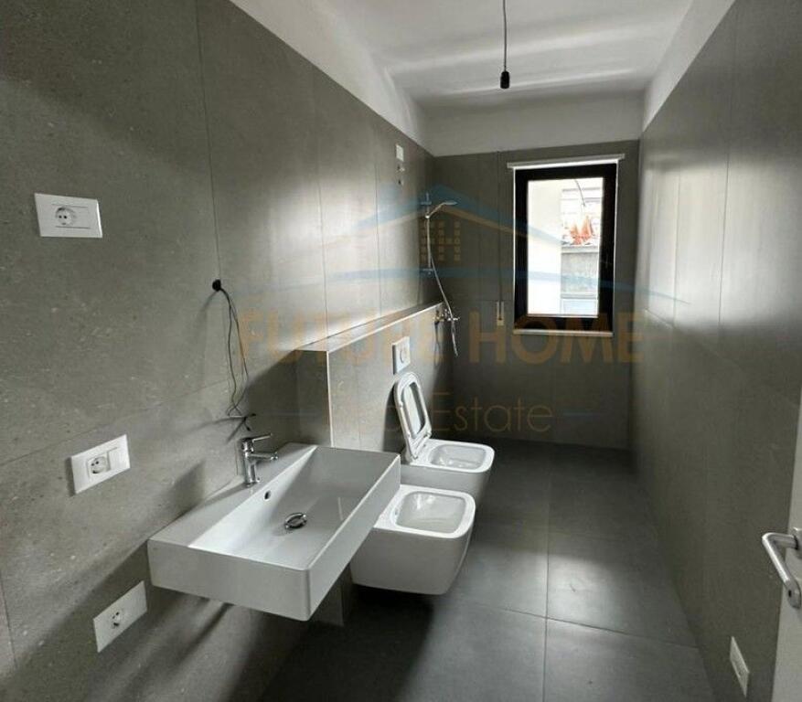 Qera , Apartament 2+1+2 , Komuna e Parisit , Tirane.