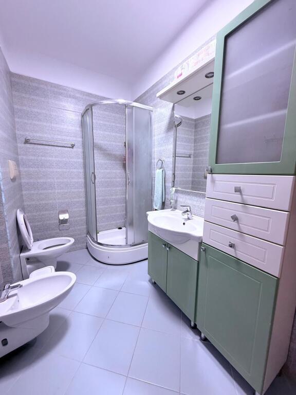 APARTAMENT ME QERA 2+1 RRUGA E DIBRES 600 EURO