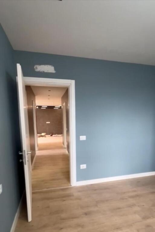 Shitet Apartament 3+1 ne Astir prane unazes