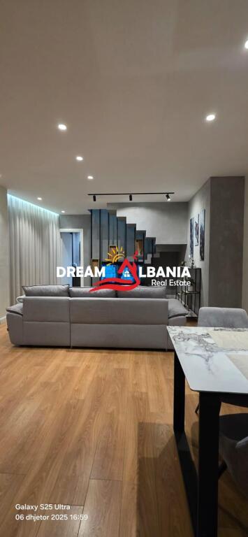 Duplex e 2 posti auto in affitto in via Barrikadave vicino al Centro a Tirana (ID 42211370)