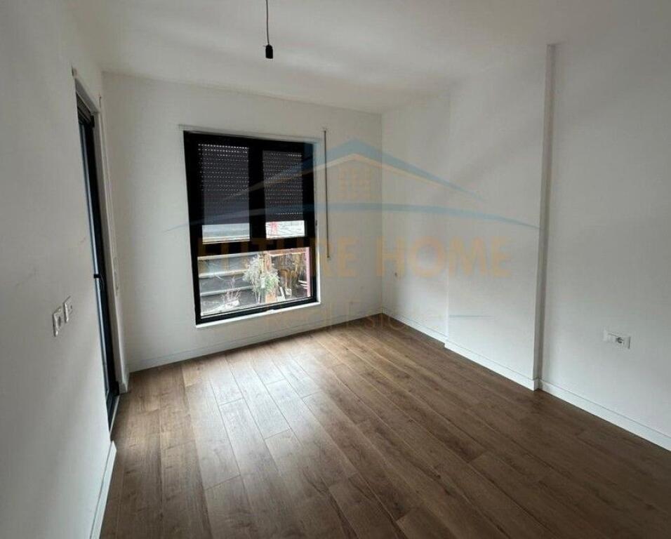 Qera , Apartament 2+1+2 , Komuna e Parisit , Tirane.