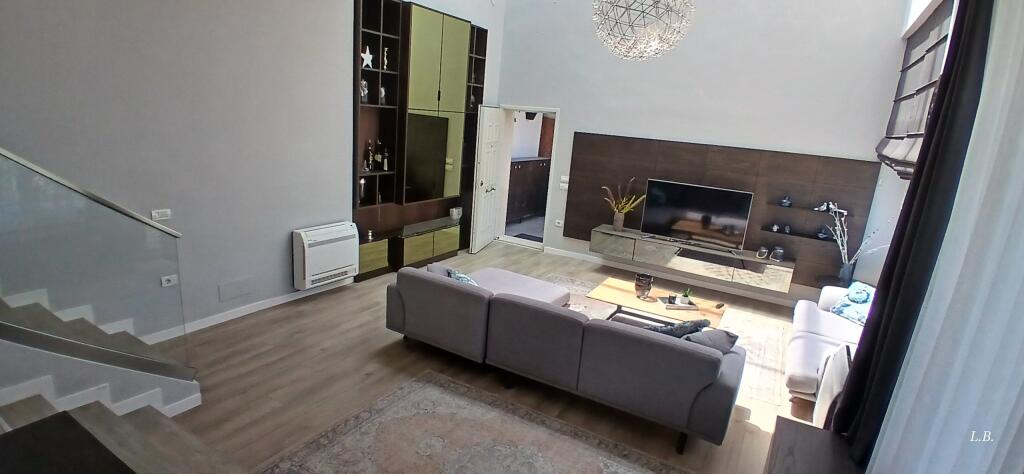 Villa di Lusso con Piscina – Residenza Kodra e Diellit 2
