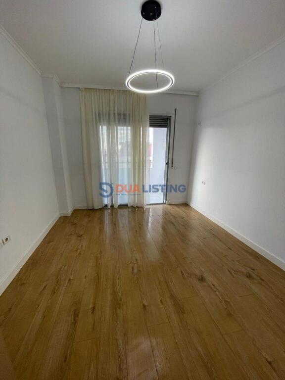Shitet apartament 2+1 në Astir, pranë Hotel Roland !