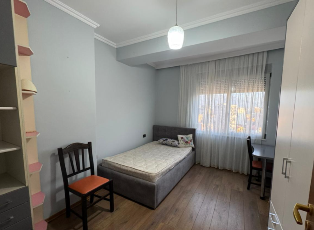 🏠 Jepet me qira apartament 2+1+2 – Rruga e Dibrës  