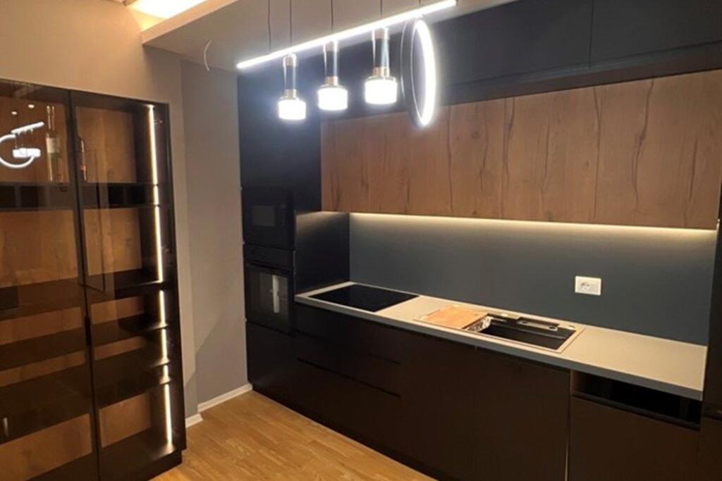 APARTAMENT 2+1 PER QIRA TEK RRUGA E DIBRES