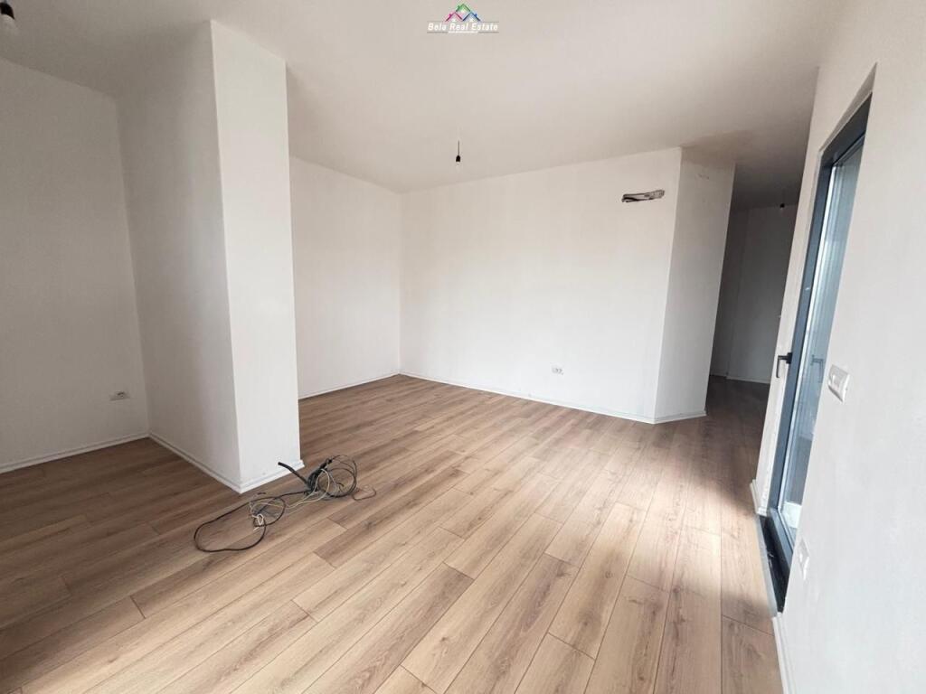 Ufficio in Affitto in Via Barrikadave (ID BZ2787) Tirana