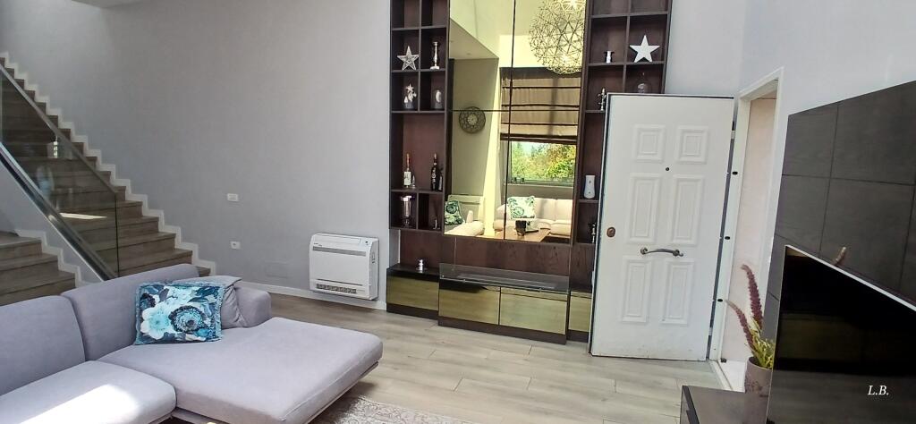 Villa di Lusso con Piscina – Residenza Kodra e Diellit 2