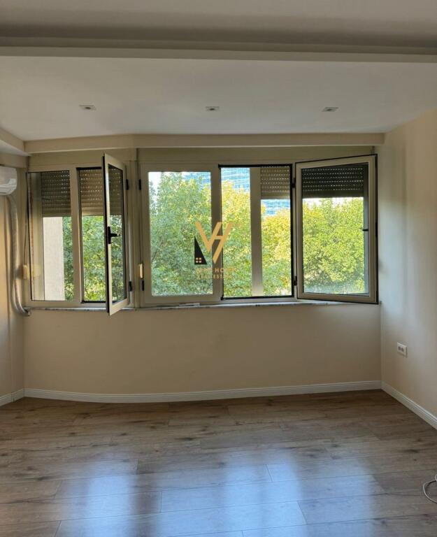 OFFICE 80 M2 FOR RENT AT 9-KATSHET, CENTER 900 EURO