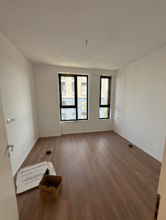 🏢 Zyrë 2+1 me qira – Bulevardi i Ri, Jordan Misja