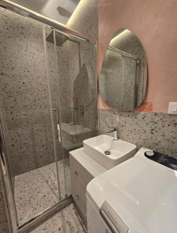 🏡 Apartment 1+1 for rent 📍 Center, Rruga e Dibrës – near Hotel Stela 📐 55 m² | 🏢 1st floor | 🏗 New building ✨ Fully furnished, modern &amp; comfortable decor 💶 65,000 lek / month  