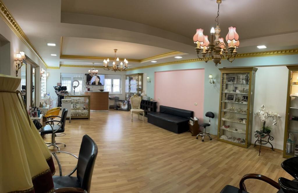 🏢A Piazza, Via Sulejman Pasha, si affitta uno spazio commerciale, duplex con una superficie di 130m2, Vuoto, 1.500Euro (Netto)