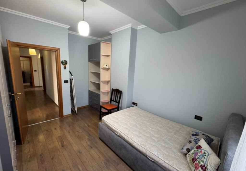 🏠 Jepet me qira apartament 2+1+2 – Rruga e Dibrës  