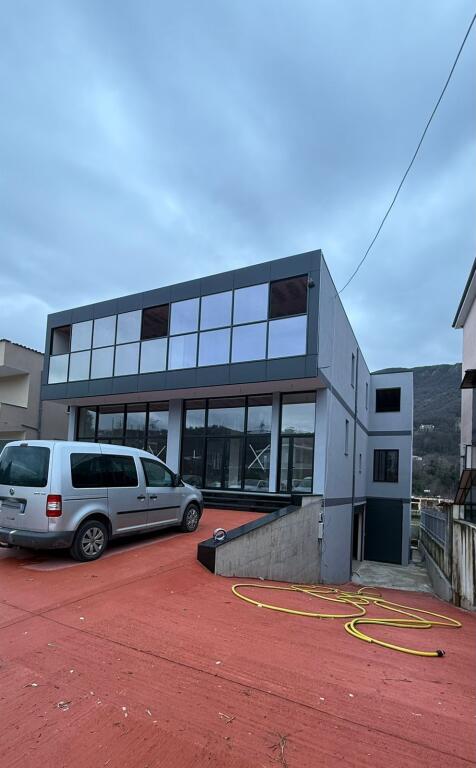 GODINE BIZNESI ME QERA 700 M2 TEG 4500 EURO