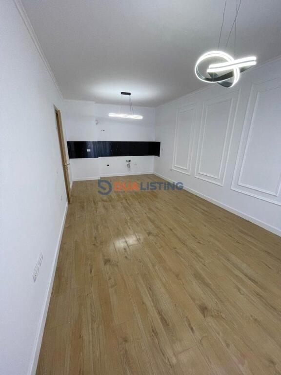 Shitet apartament 2+1 në Astir, pranë Hotel Roland !
