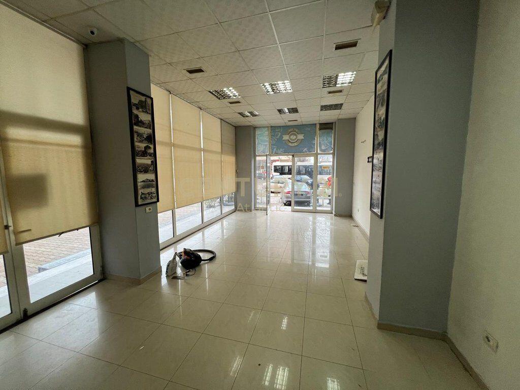 Ambient biznesi Me Qira në Plazh, Durrës