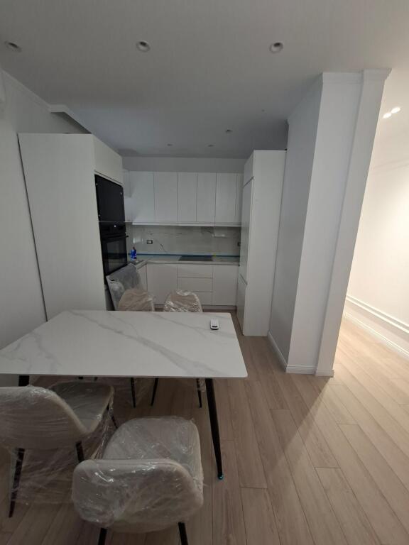 M. SHYRI  APPARTAMENTO 2+1+POSTO AUTO IN AFFITTO   1.000 EURO