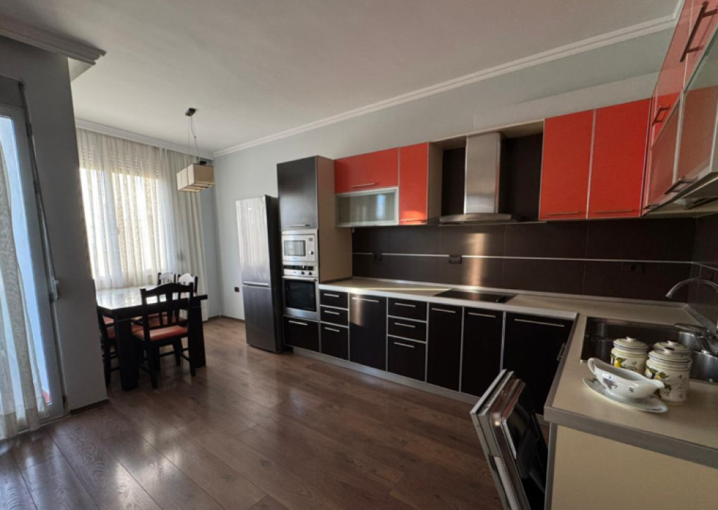 🏠 Jepet me qira apartament 2+1+2 – Rruga e Dibrës  