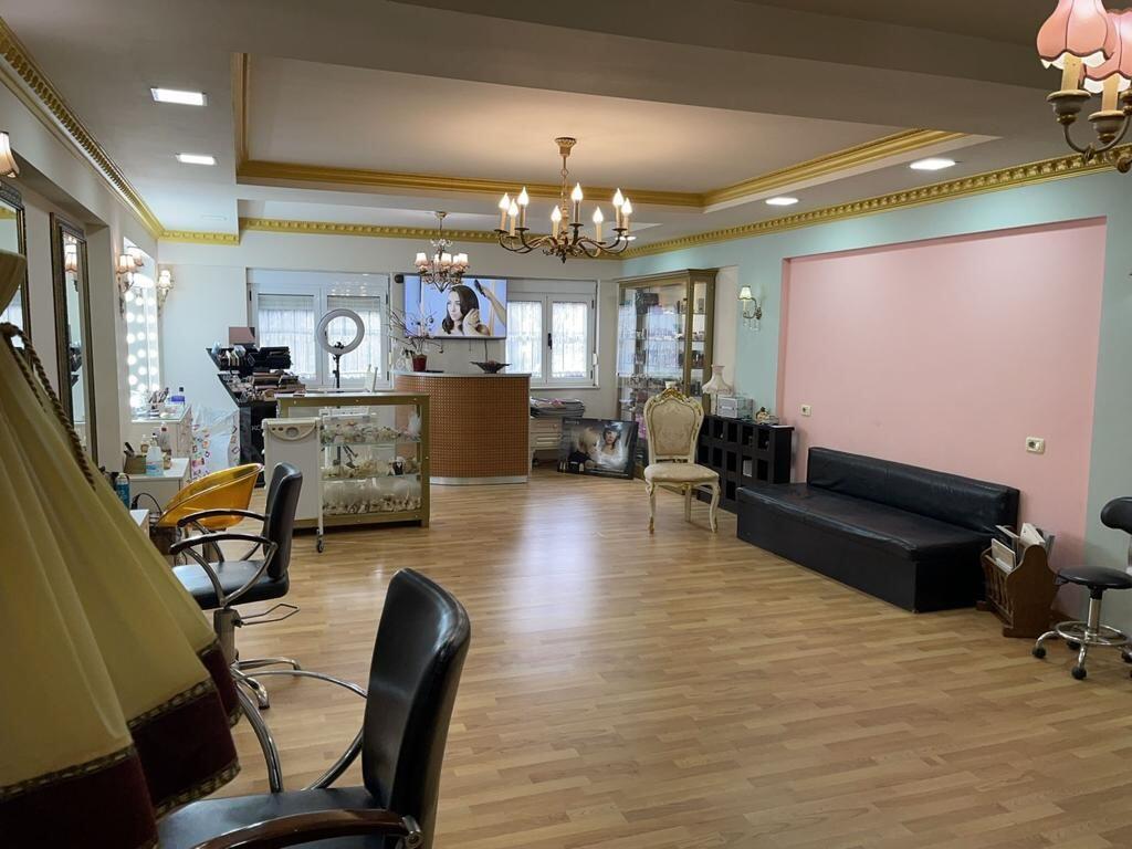 🏢A Piazza, Via Sulejman Pasha, si affitta uno spazio commerciale, duplex con una superficie di 130m2, Vuoto, 1.500Euro (Netto)