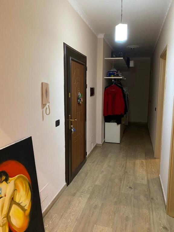 Apartament 2+1 per qira ne Yzberisht!