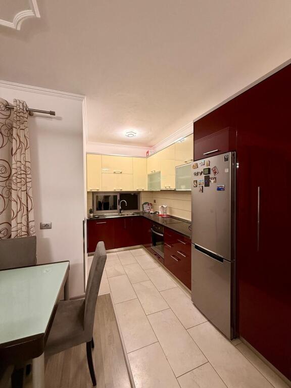 APARTAMENT ME QERA 2+1 RRUGA E DIBRES 600 EURO