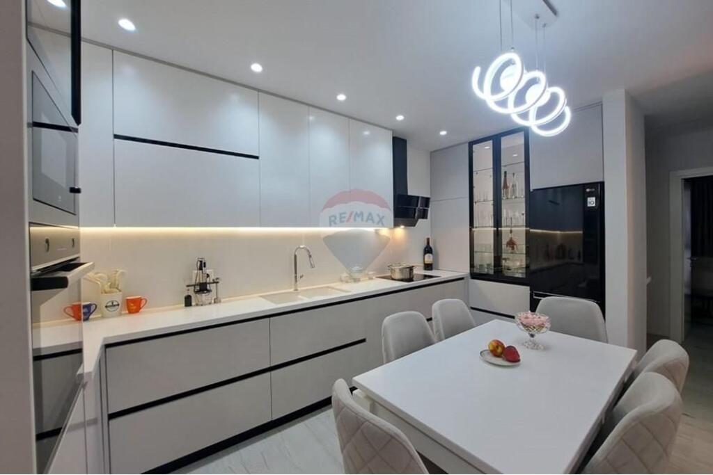 🏡 Appartamento di Lusso in Vendita – Lungomare, Vlorë