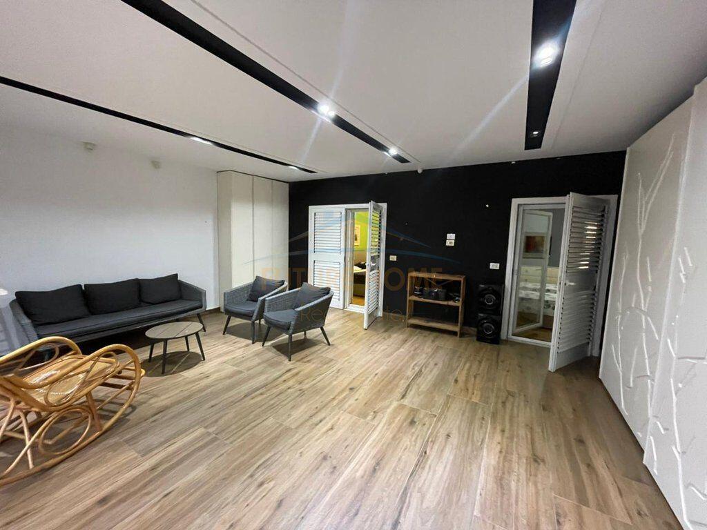 Qera, Apartament 2+1+2, Kristal Center, Komuna e Parisit, Tirane