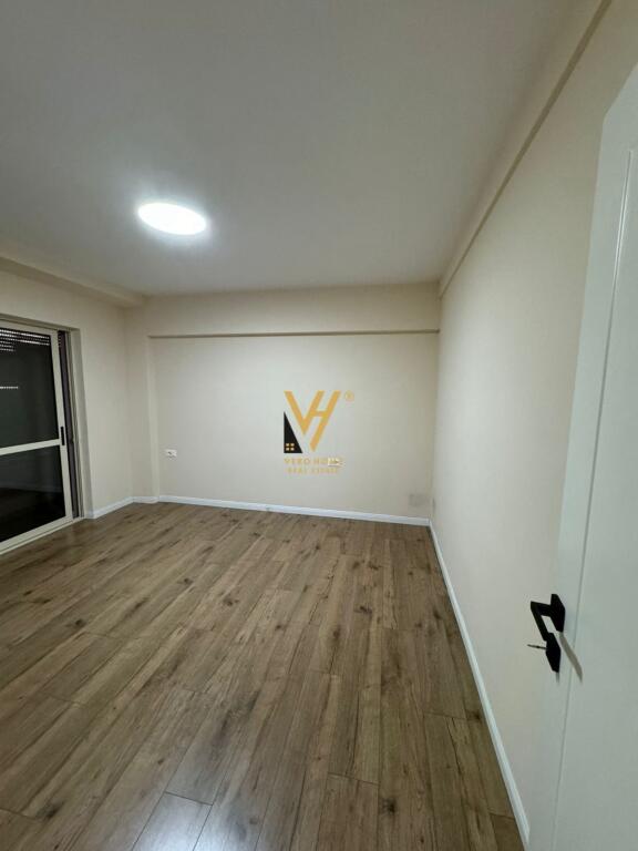 OFFICE 80 M2 FOR RENT AT 9-KATSHET, CENTER 900 EURO