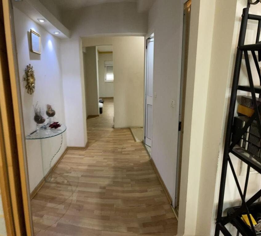 🏢A Piazza, Via Sulejman Pasha, si affitta uno spazio commerciale, duplex con una superficie di 130m2, Vuoto, 1.500Euro (Netto)