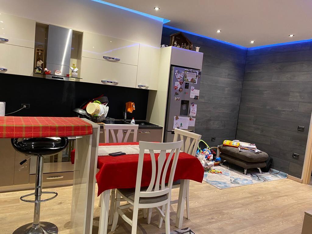 Apartament 2+1 per qira ne Yzberisht!