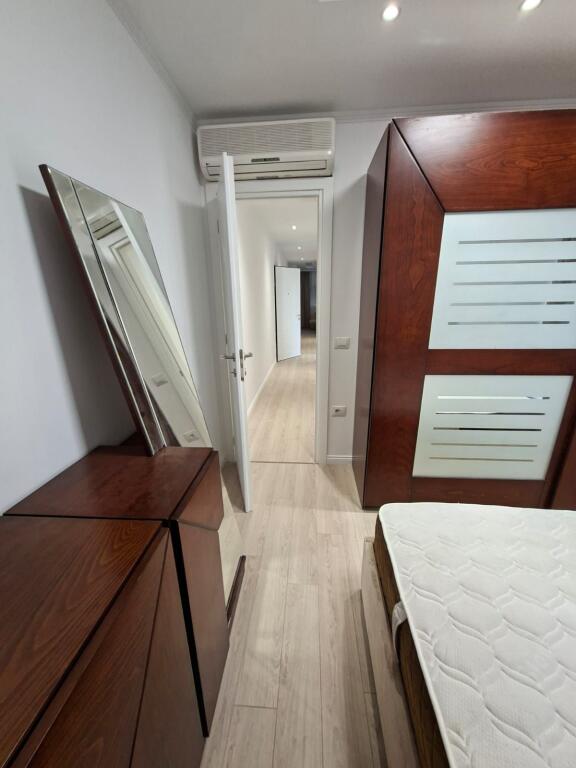 M. SHYRI  APPARTAMENTO 2+1+POSTO AUTO IN AFFITTO   1.000 EURO