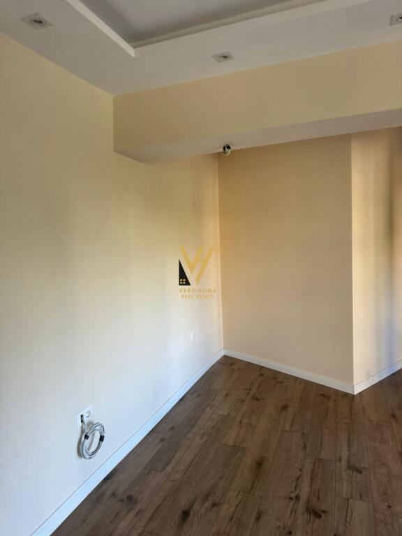 OFFICE 80 M2 FOR RENT AT 9-KATSHET, CENTER 900 EURO
