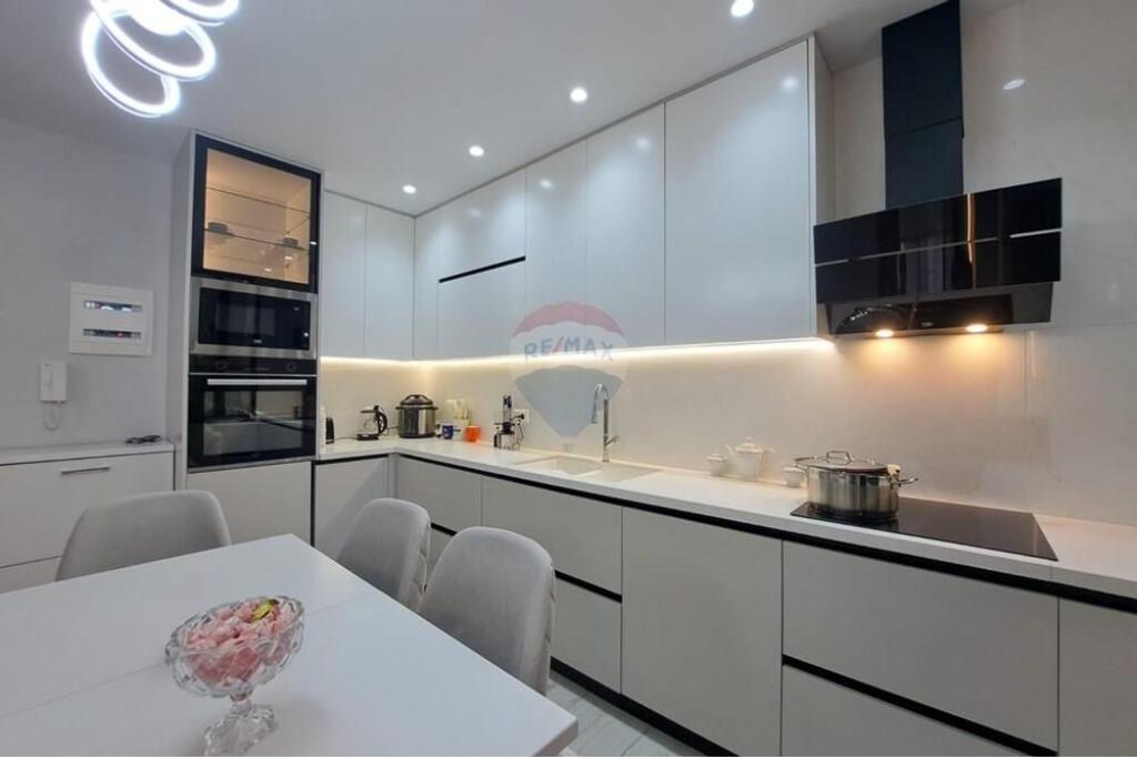 🏡 Appartamento di Lusso in Vendita – Lungomare, Vlorë