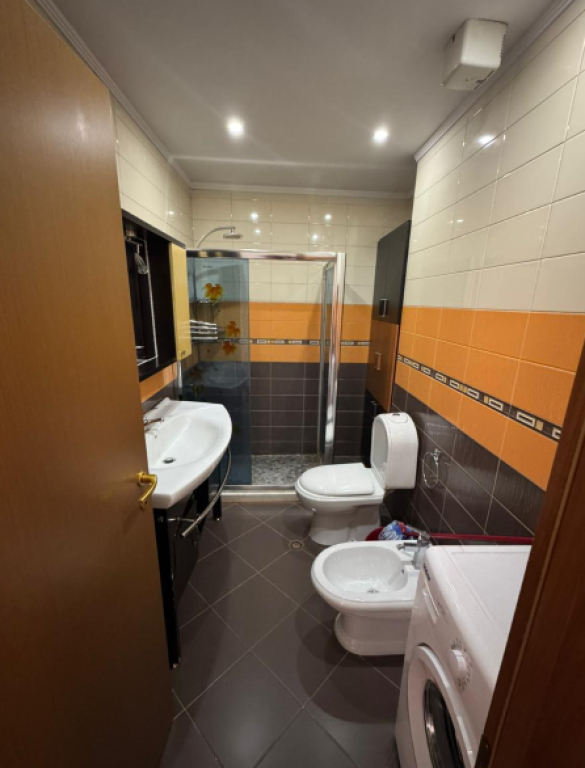 🏠 Jepet me qira apartament 2+1+2 – Rruga e Dibrës  