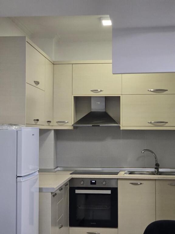 Affittasi appartamento 2+1 in Via Elbasanit