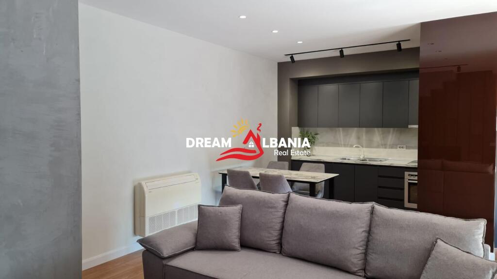 Duplex e 2 posti auto in affitto in via Barrikadave vicino al Centro a Tirana (ID 42211370)